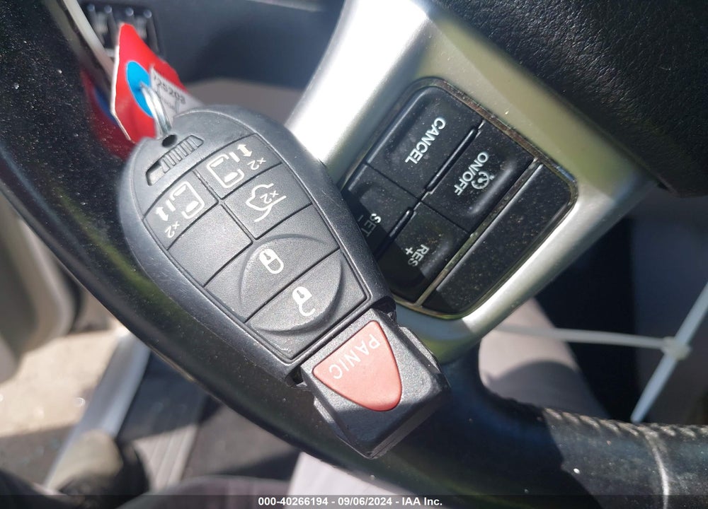 2011 DODGE GRAND CARAVAN CREW VIN: 2D4RN5DG8BR696907