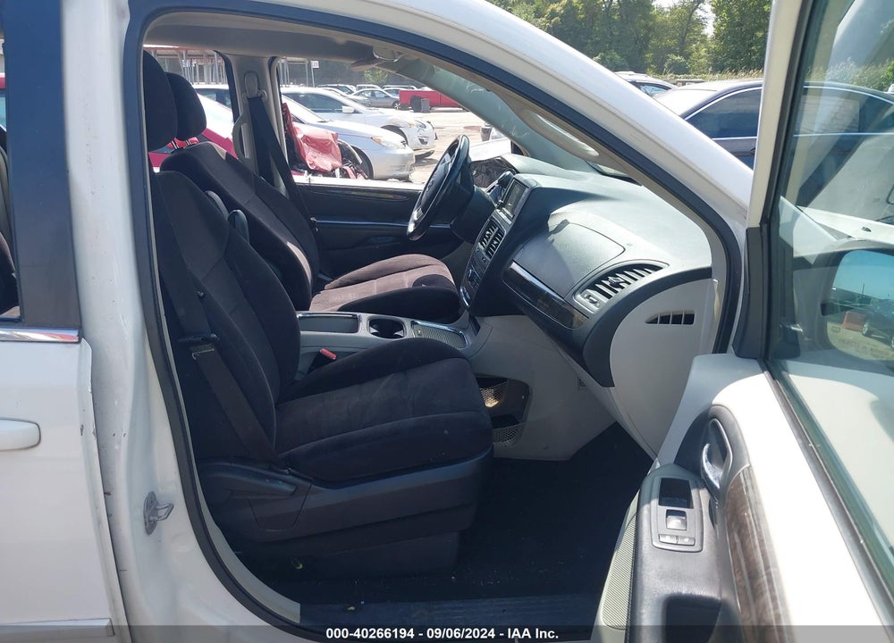 2011 DODGE GRAND CARAVAN CREW VIN: 2D4RN5DG8BR696907