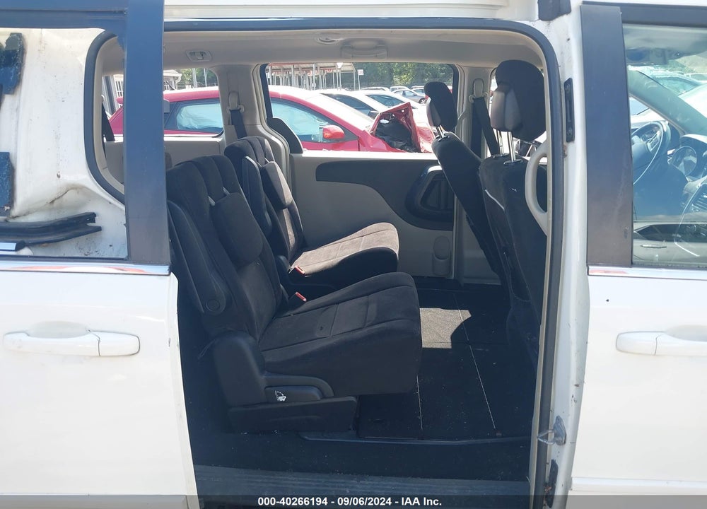 2011 DODGE GRAND CARAVAN CREW VIN: 2D4RN5DG8BR696907