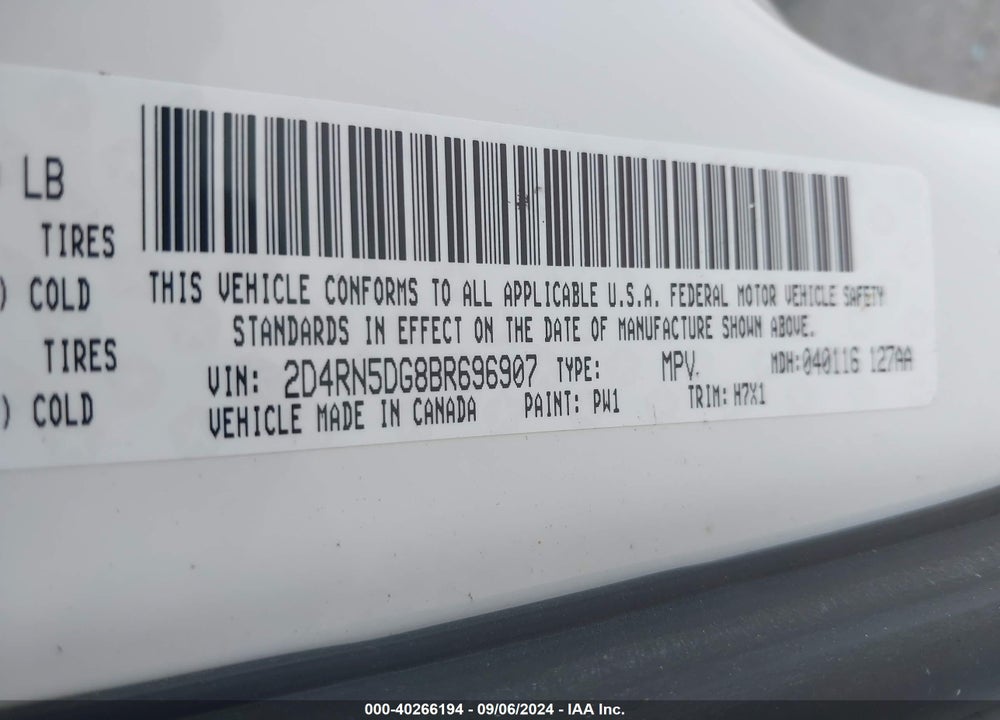 2011 DODGE GRAND CARAVAN CREW VIN: 2D4RN5DG8BR696907