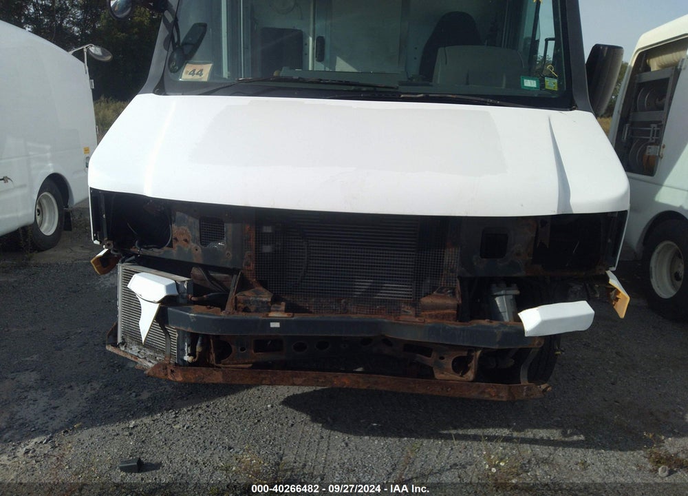 2013 ISUZU COMMERCIAL VAN VIN: JALB4T172D7W01223