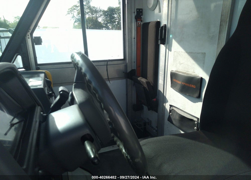 2013 ISUZU COMMERCIAL VAN VIN: JALB4T172D7W01223