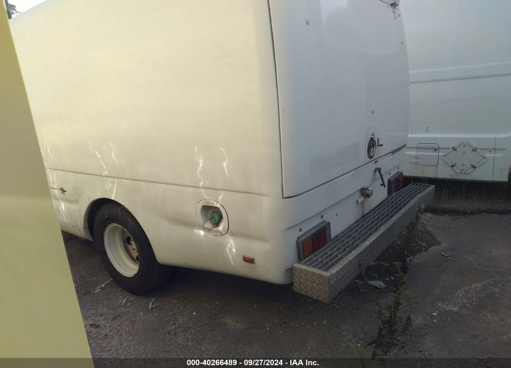 2002 ISUZU NPR VIN: JALC4B14527012863