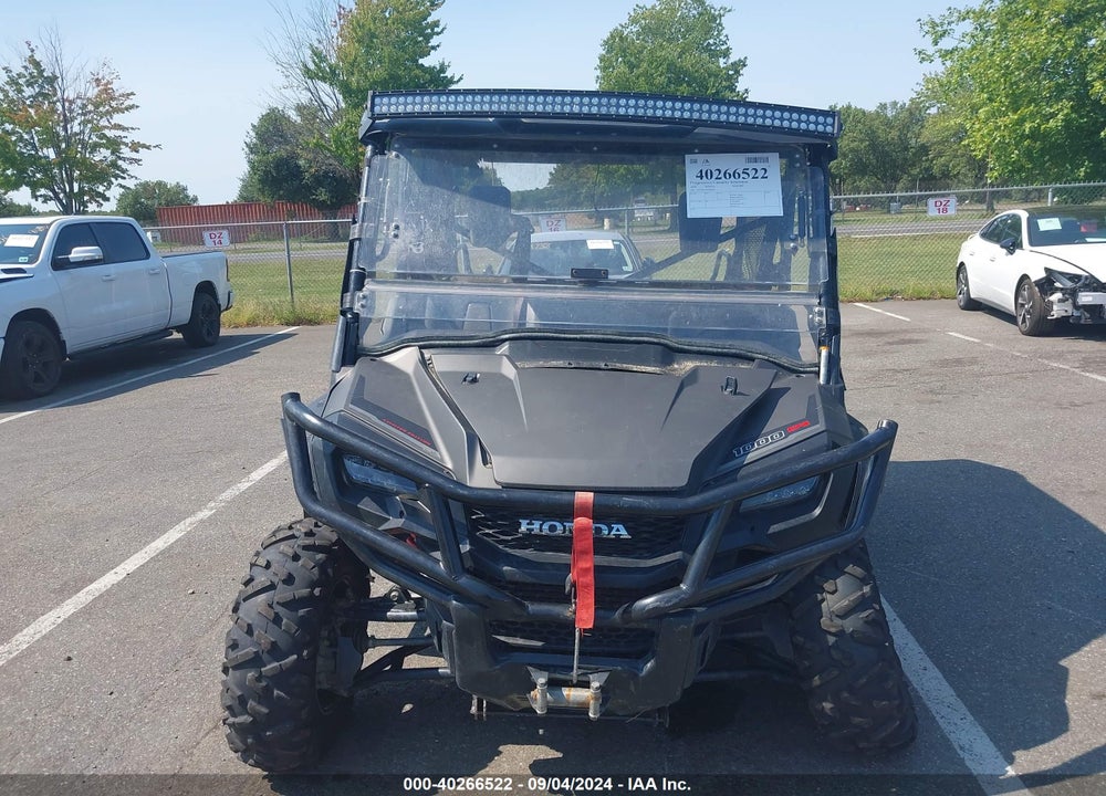 2018 HONDA SXS1000 M5 VIN: 1HFVE04T8J4200491