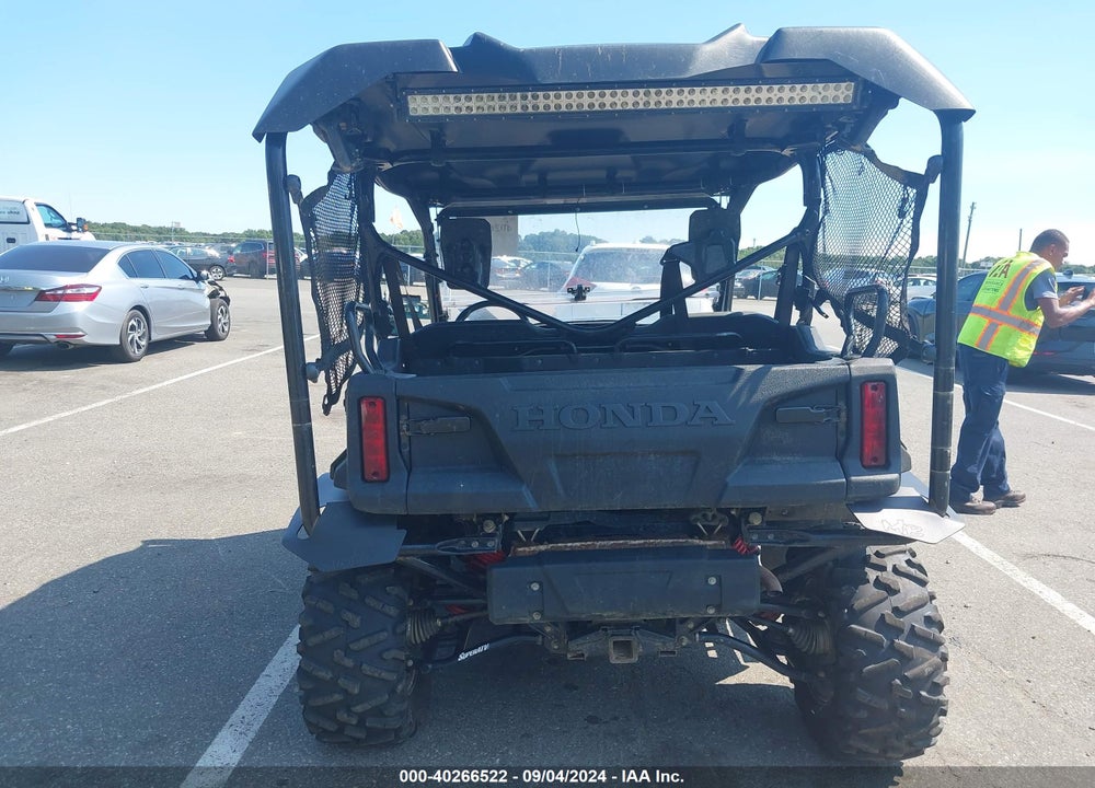 2018 HONDA SXS1000 M5 VIN: 1HFVE04T8J4200491