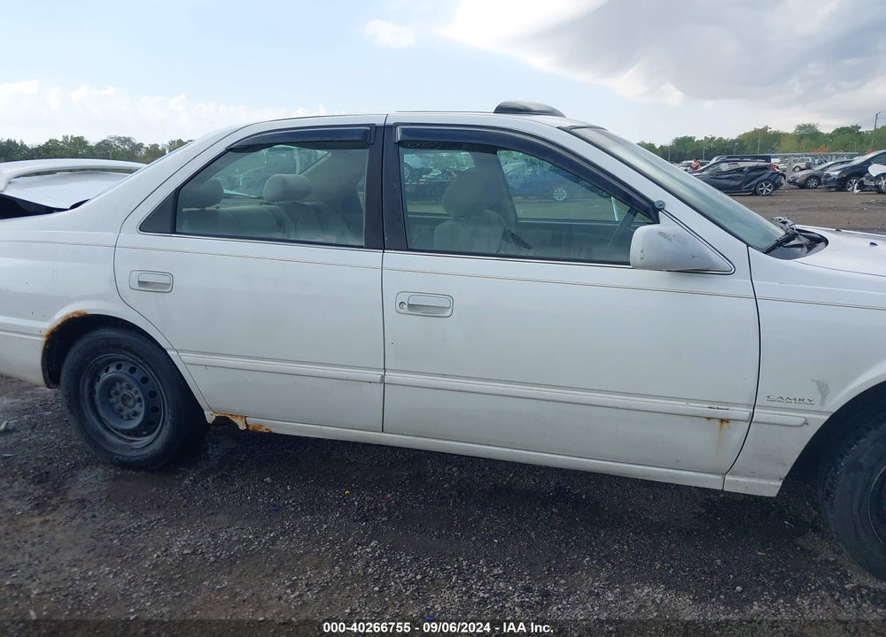 1997 TOYOTA CAMRY LE VIN: 4T1BG22K2VU142196