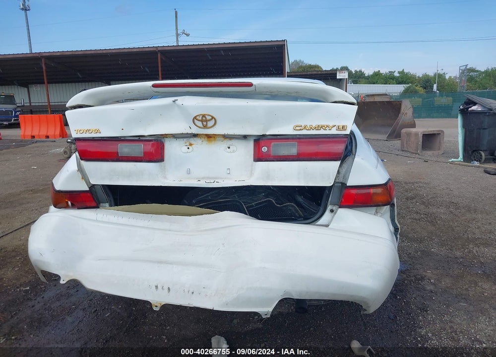 1997 TOYOTA CAMRY LE VIN: 4T1BG22K2VU142196