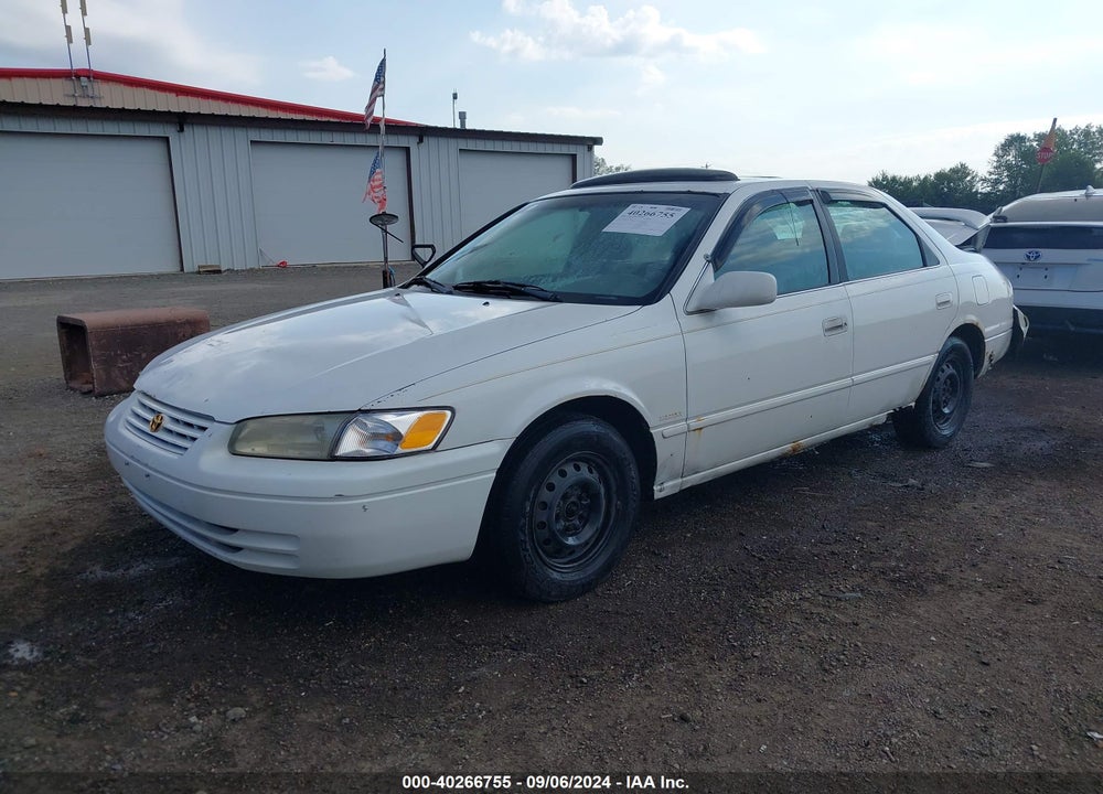 1997 TOYOTA CAMRY LE VIN: 4T1BG22K2VU142196