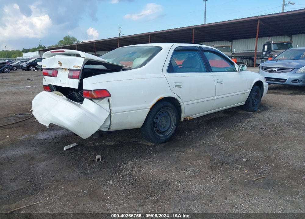 1997 TOYOTA CAMRY LE VIN: 4T1BG22K2VU142196