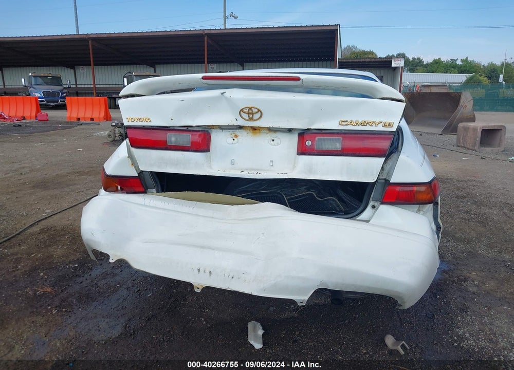 1997 TOYOTA CAMRY LE VIN: 4T1BG22K2VU142196