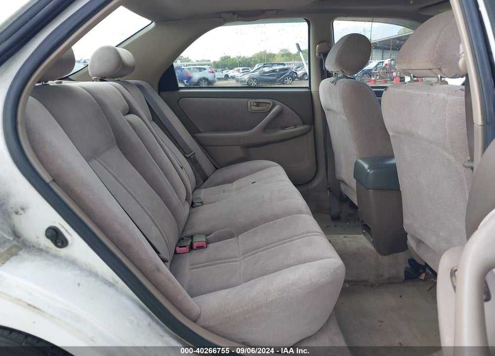 1997 TOYOTA CAMRY LE VIN: 4T1BG22K2VU142196