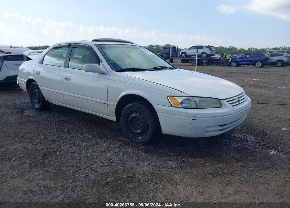 1997 TOYOTA CAMRY LE VIN: 4T1BG22K2VU142196