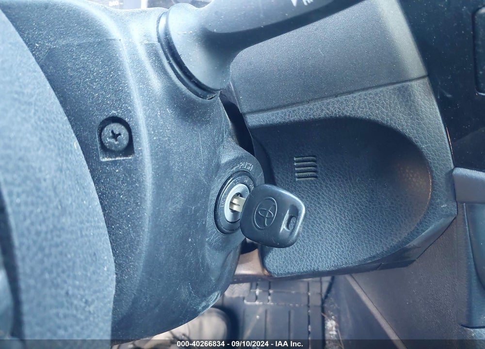 2014 TOYOTA COROLLA VIN: 2T1BURHE5EC137630