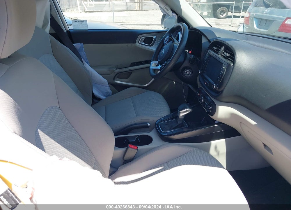 2020 KIA SOUL LX VIN: KNDJ23AU2L7705802