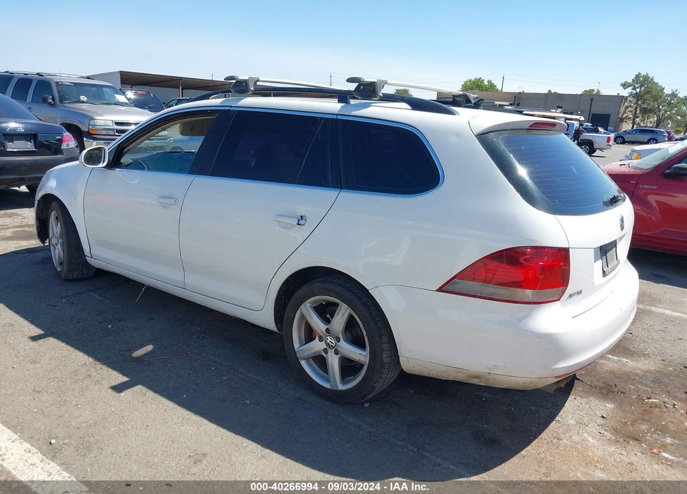 2011 VOLKSWAGEN JETTA SPORTWAGEN 2.0L TDI VIN: 3VWPL7AJXBM712891