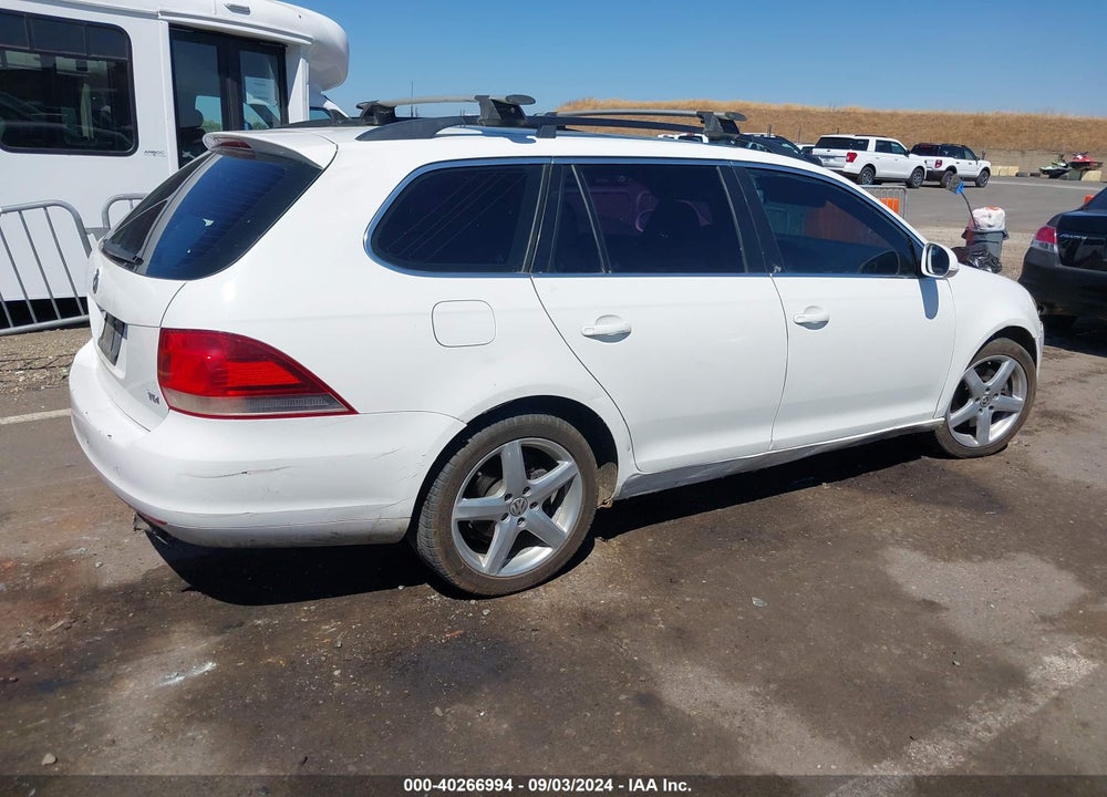 2011 VOLKSWAGEN JETTA SPORTWAGEN 2.0L TDI VIN: 3VWPL7AJXBM712891