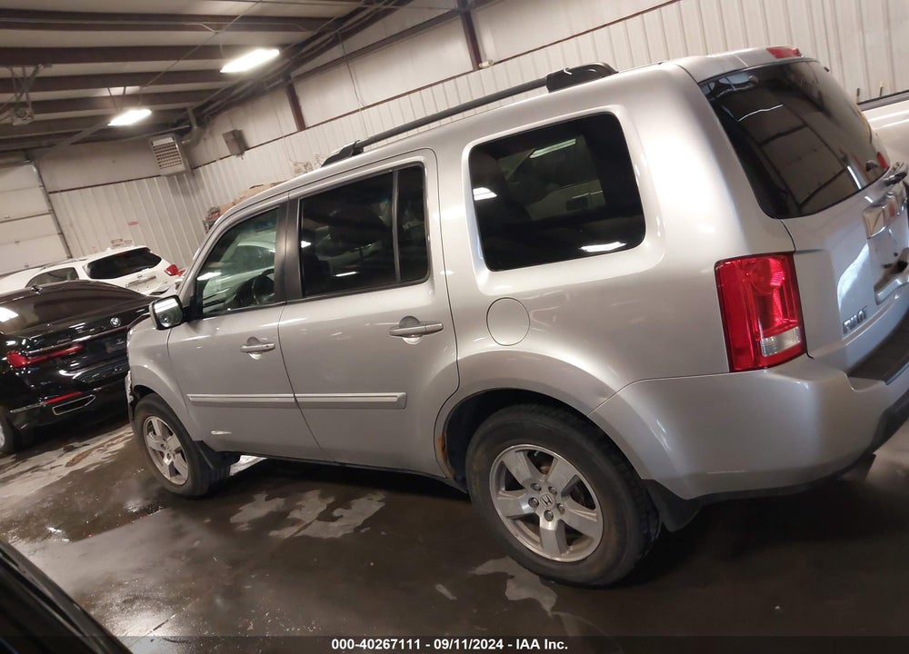 2011 HONDA PILOT EX-L VIN: 5FNYF4H55BB008284