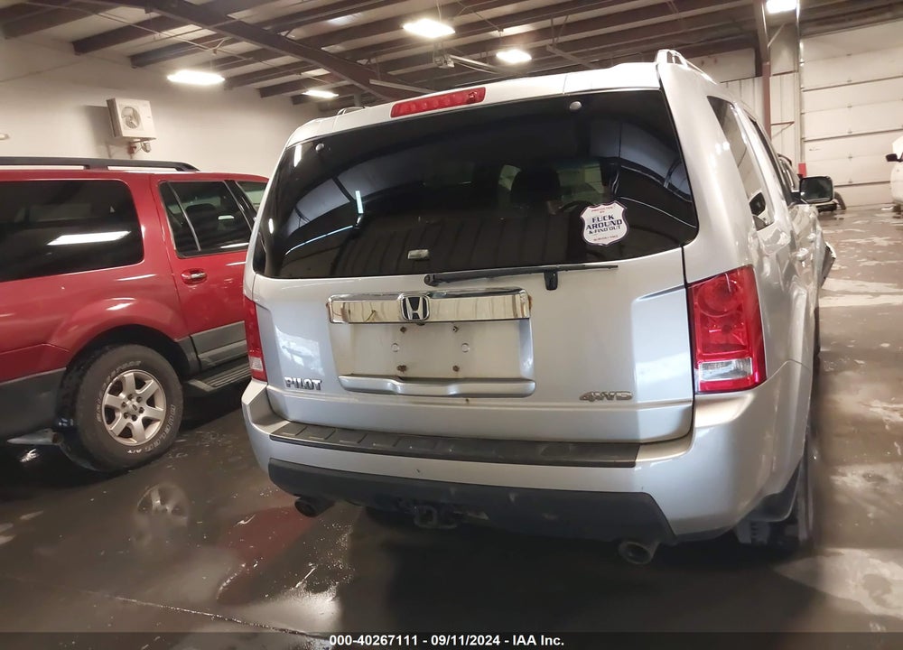 2011 HONDA PILOT EX-L VIN: 5FNYF4H55BB008284