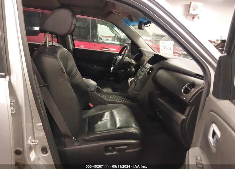 2011 HONDA PILOT EX-L VIN: 5FNYF4H55BB008284