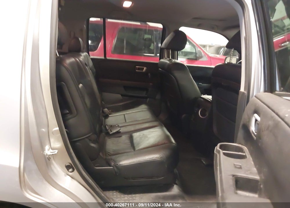 2011 HONDA PILOT EX-L VIN: 5FNYF4H55BB008284