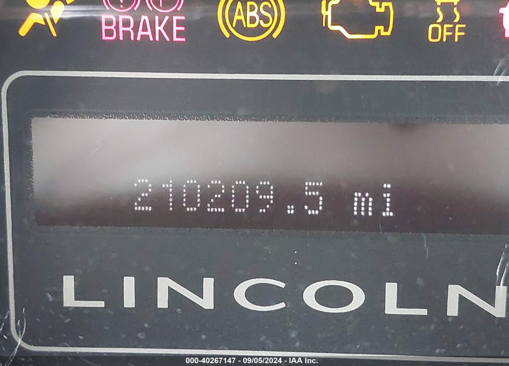 2014 LINCOLN NAVIGATOR VIN: 5LMJJ2J52EEL06353
