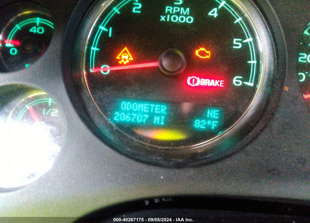 2011 CHEVROLET TAHOE LS VIN: 1GNSCAE00BR163476