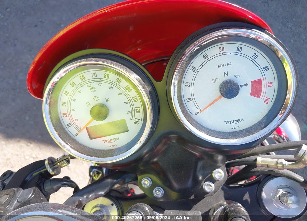 2012 TRIUMPH MOTORCYCLE THRUXTON VIN: SMT920K15CT517130