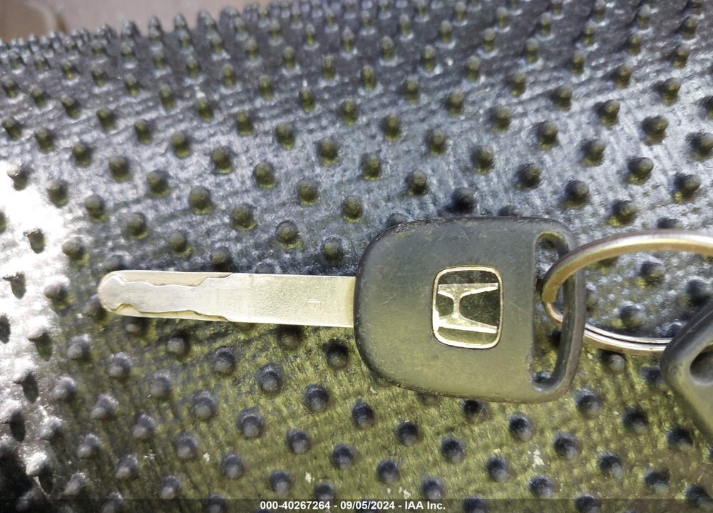 2004 HONDA CIVIC VP VIN: 1HGEM22104L070647