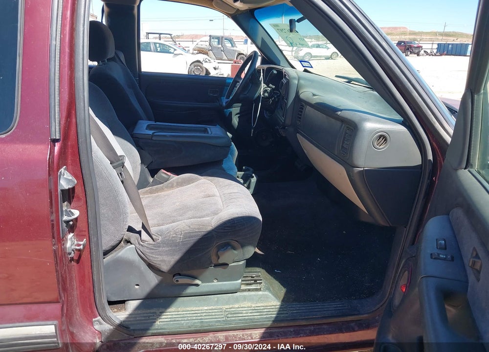 2001 CHEVROLET SILVERADO 1500 LS VIN: 2GCEC19T311116251