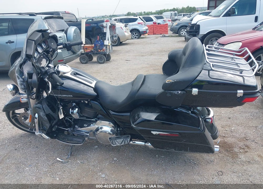 2017 HARLEY-DAVIDSON FLHTK ULTRA LIMITED VIN: 1HD1KED13HB612156