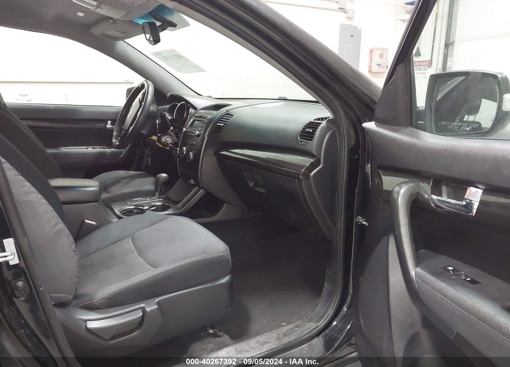 2011 KIA SORENTO LX VIN: 5XYKT4A16BG183867