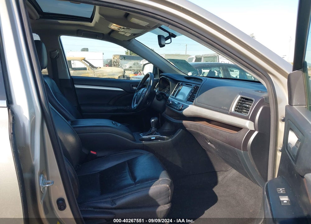 2014 TOYOTA HIGHLANDER XLE V6 VIN: 5TDJKRFH4ES009448