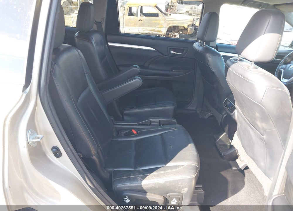 2014 TOYOTA HIGHLANDER XLE V6 VIN: 5TDJKRFH4ES009448