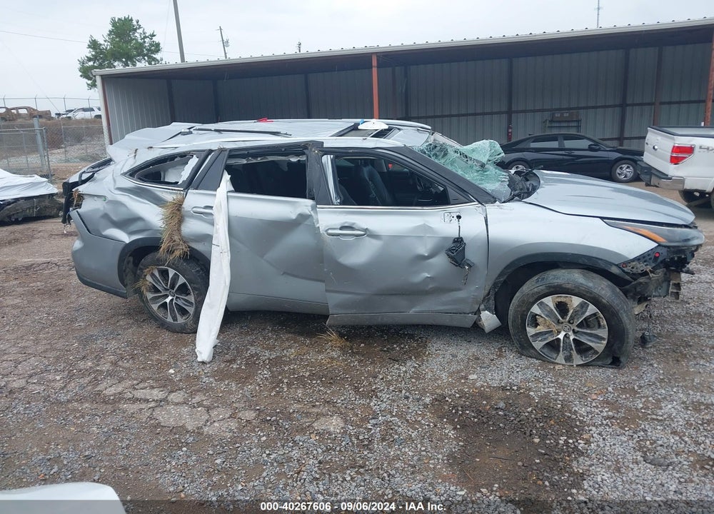 2021 TOYOTA HIGHLANDER XLE VIN: 5TDGZRAHXMS516544