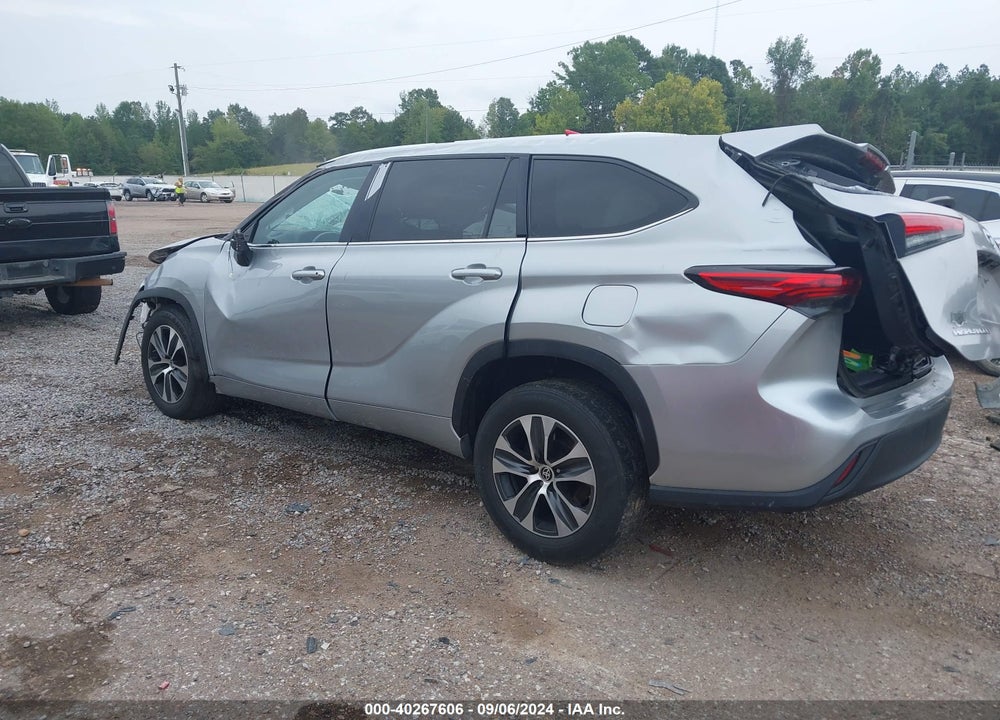 2021 TOYOTA HIGHLANDER XLE VIN: 5TDGZRAHXMS516544