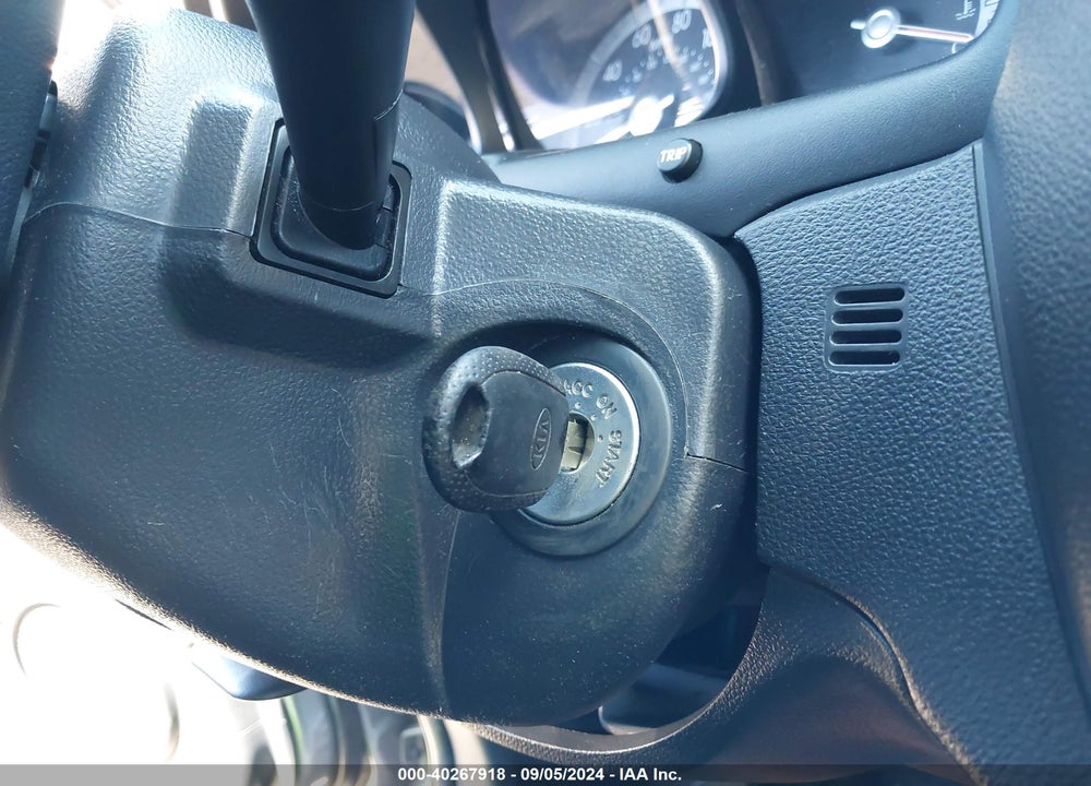 2007 KIA SPORTAGE LX V6 VIN: KNDJE723677420000