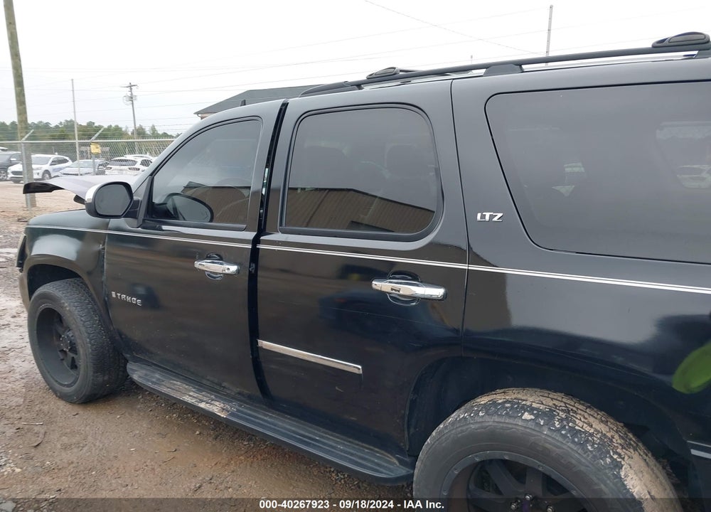 2009 CHEVROLET TAHOE LTZ VIN: 1GNFK33029R177859
