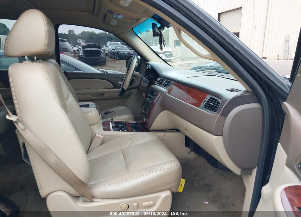 2009 CHEVROLET TAHOE LTZ VIN: 1GNFK33029R177859