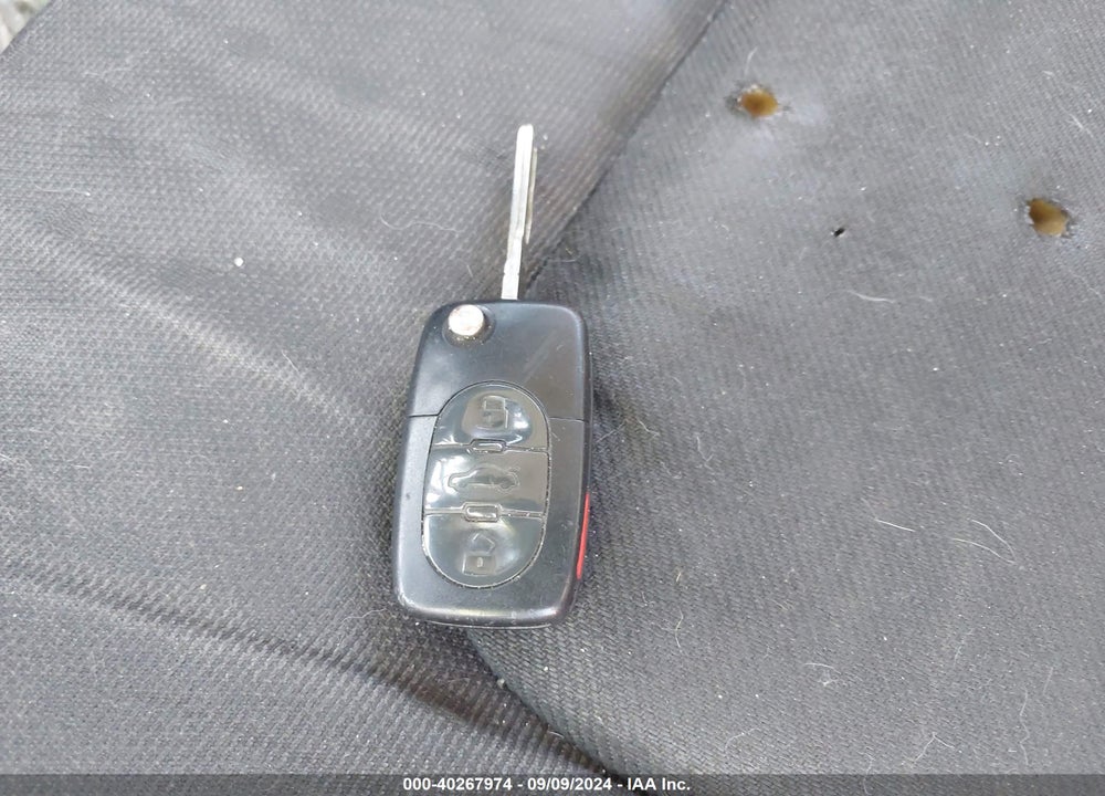 2000 VOLKSWAGEN NEW BEETLE GL VIN: 3VWBA21C7YM402923