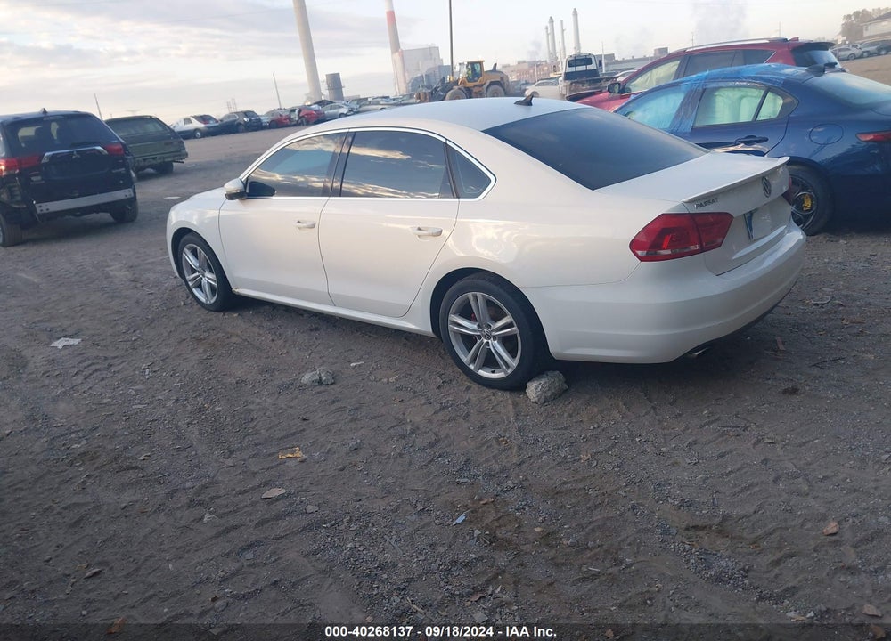 2012 VOLKSWAGEN PASSAT 3.6L V6 SE VIN: 1VWBM7A37CC096305