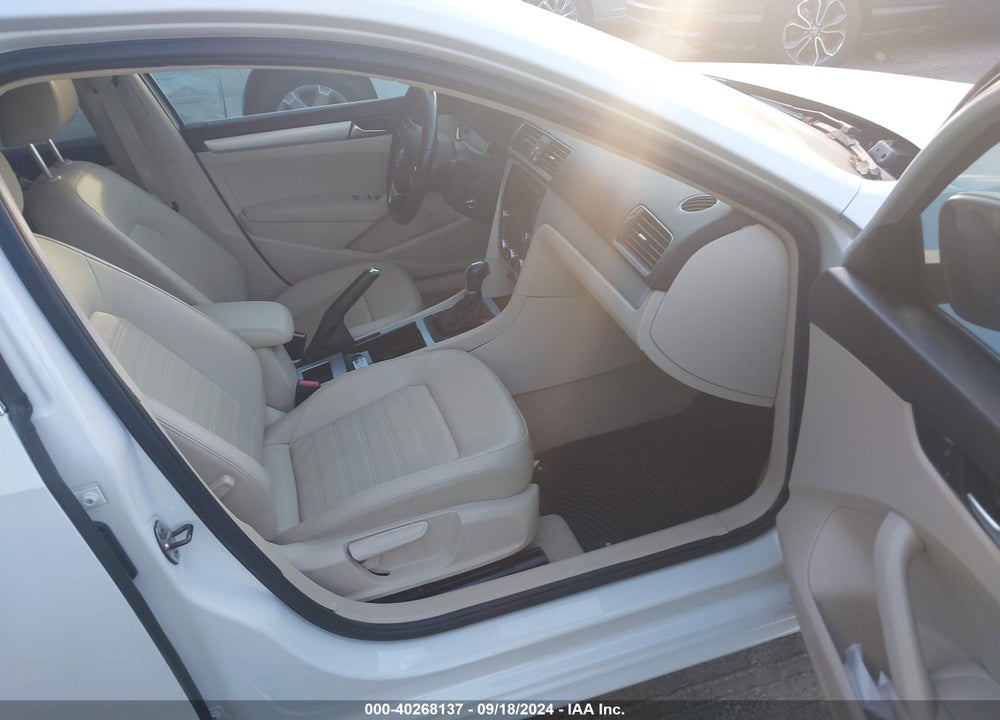 2012 VOLKSWAGEN PASSAT 3.6L V6 SE VIN: 1VWBM7A37CC096305