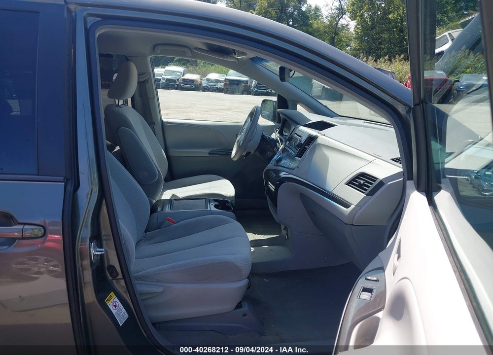 2013 TOYOTA SIENNA LE V6 8 PASSENGER VIN: 5TDKK3DC4DS293879