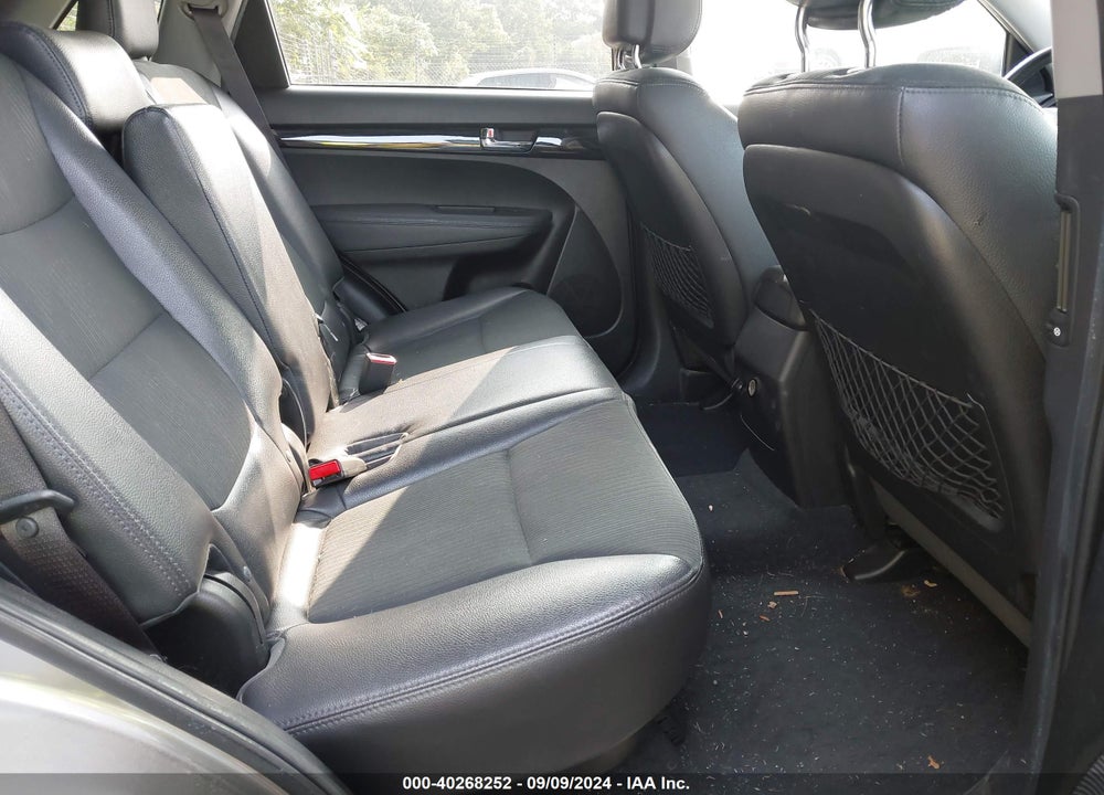 2011 KIA SORENTO EX V6 VIN: 5XYKUDA27BG055661