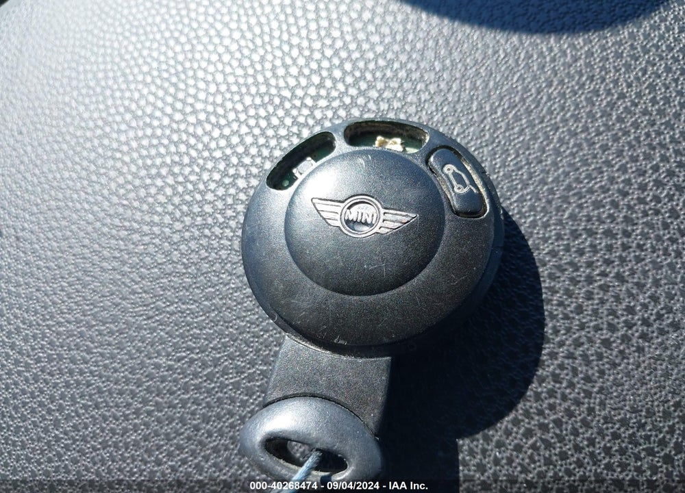 2010 MINI COOPER CLUBMAN VIN: WMWML3C58ATX38224