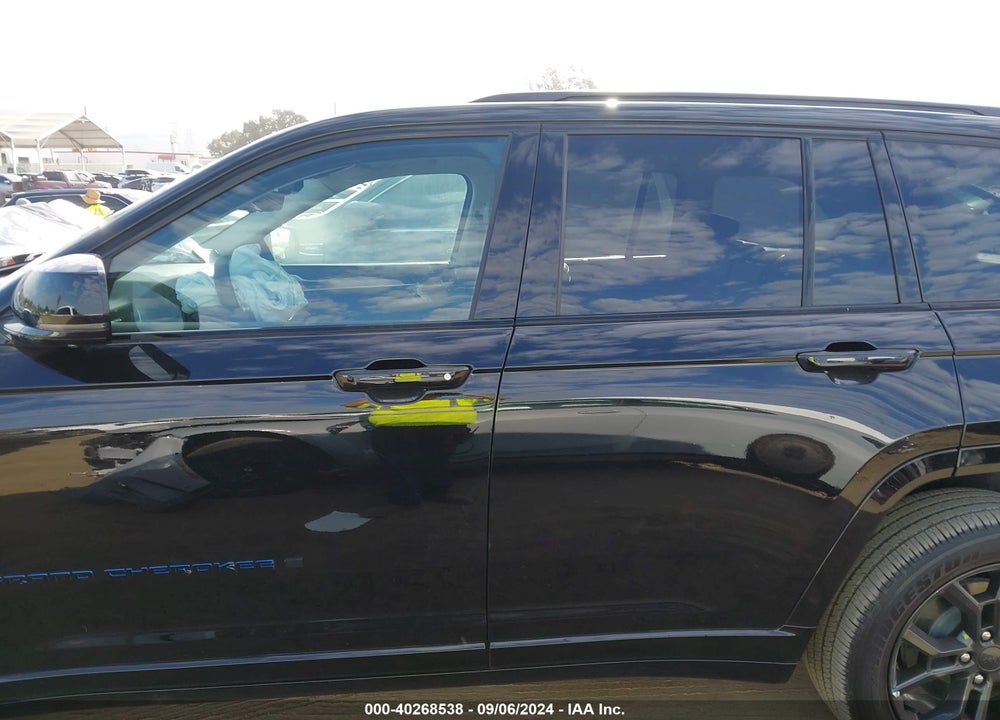 2023 JEEP GRAND CHEROKEE 4XE 30TH ANNIVERSARY VIN: 1C4RJYB66P8908811