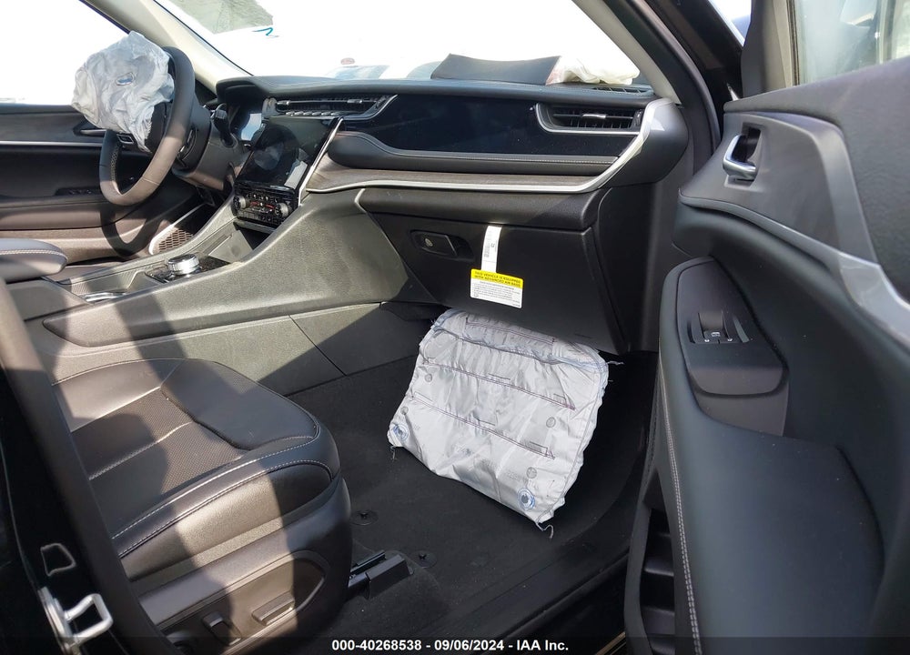 2023 JEEP GRAND CHEROKEE 4XE 30TH ANNIVERSARY VIN: 1C4RJYB66P8908811