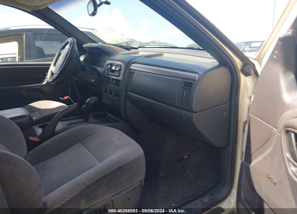 2001 JEEP GRAND CHEROKEE LAREDO VIN: 1J4GW48N61C582345