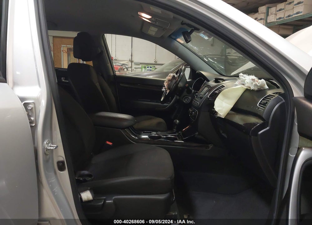 2014 KIA SORENTO LX VIN: 5XYKT4A68EG476802