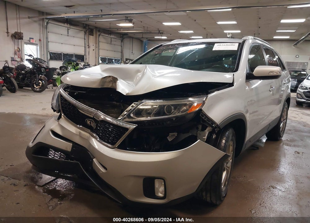 2014 KIA SORENTO LX VIN: 5XYKT4A68EG476802