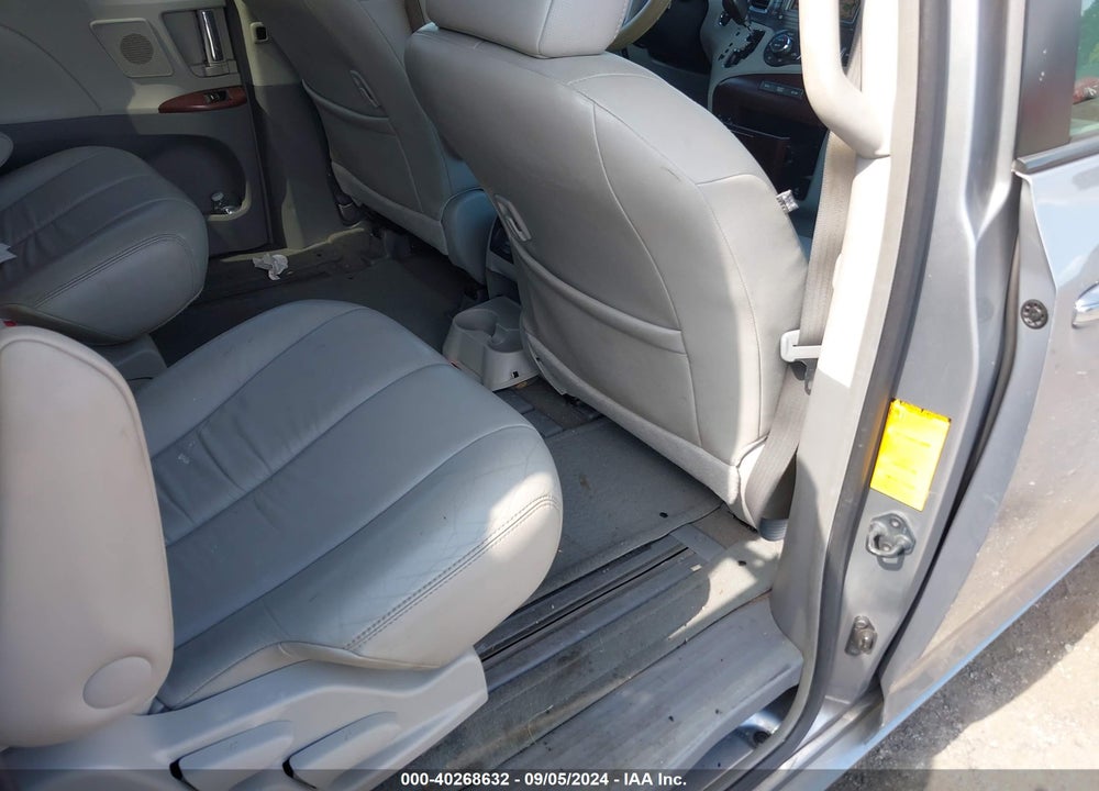 2011 TOYOTA SIENNA XLE V6 VIN: 5TDYK3DC6BS043437